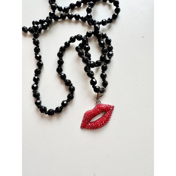 Unbranded 925 Sterling Silver Red Crystal Rhinestone Lips Pendant Necklace - Picture 2 of 10